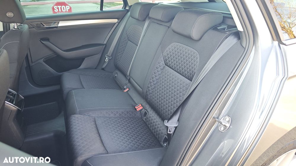 Skoda Superb 2.0 TDI DSG Ambition - 31