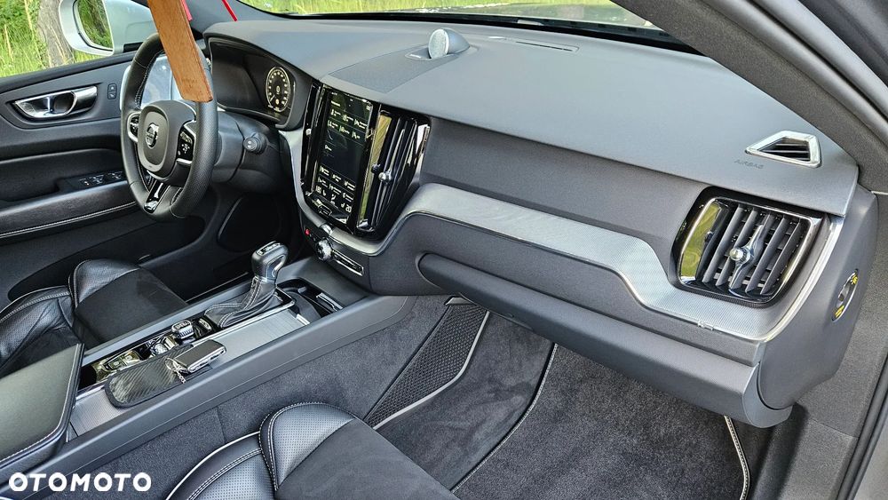 Volvo XC 60 D5 AWD Geartronic RDesign - 10