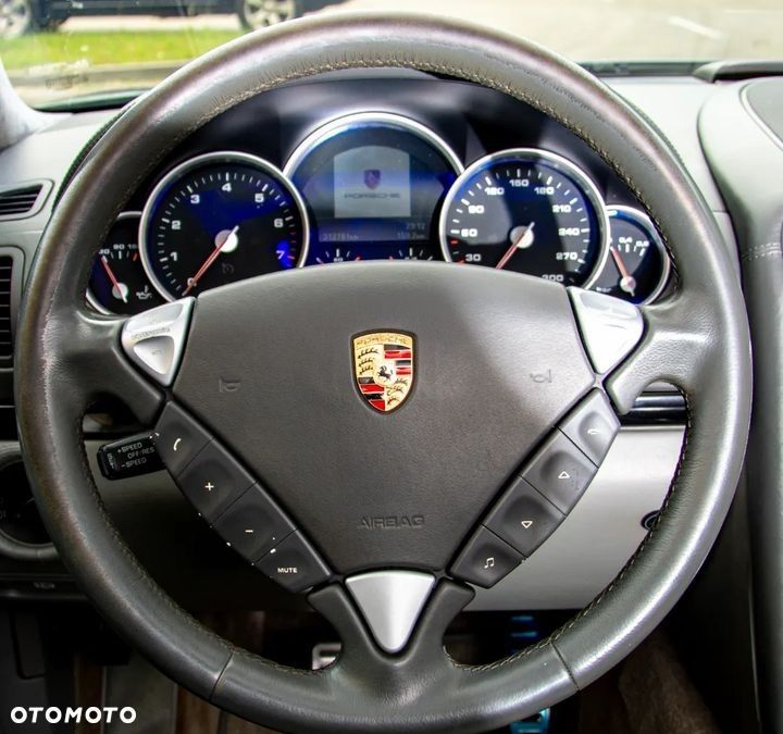 Porsche Cayenne Turbo - 24