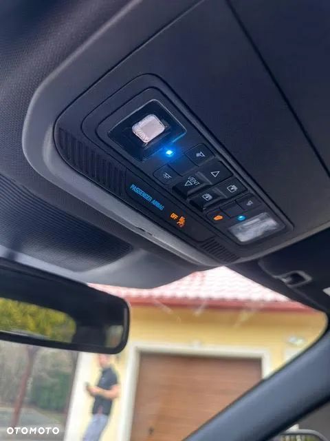Ford Explorer ver-ecoboost-plug--in-hybrid-st--line - 32