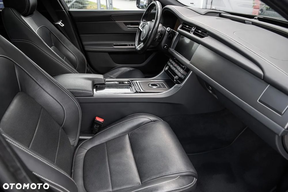 Jaguar XF S AWD - 33