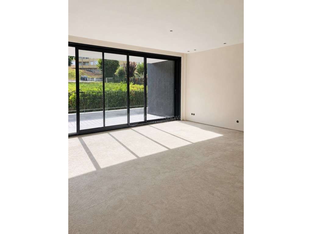 Oferta da escritura. Apartamento T4 novo, com 2 lugares de parqueam... - Grande imagem: 4/22