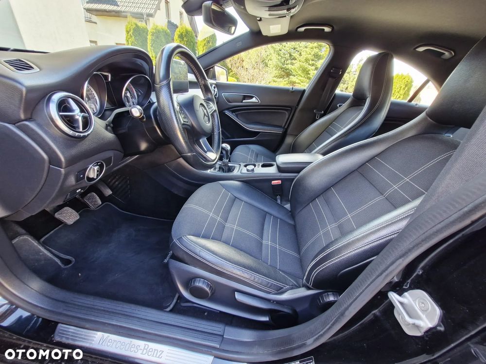 Mercedes-Benz CLA 180 Urban - 10