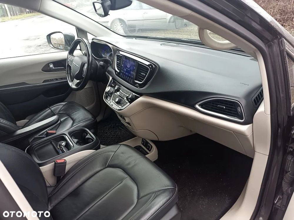 Chrysler Pacifica - 7