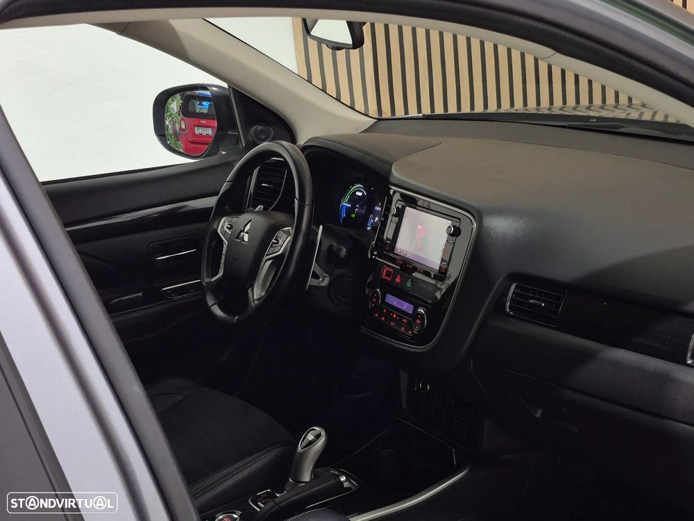 Mitsubishi Outlander 2.0 Intense Navi - 42