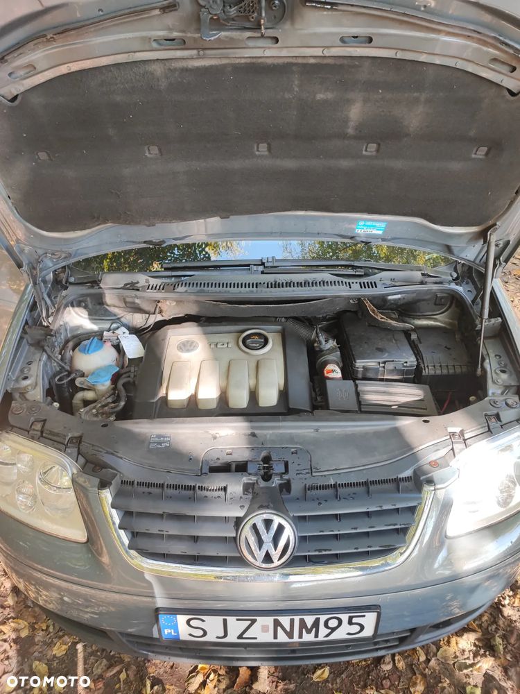 Volkswagen Touran 1.9 TDI DSG Highline - 19