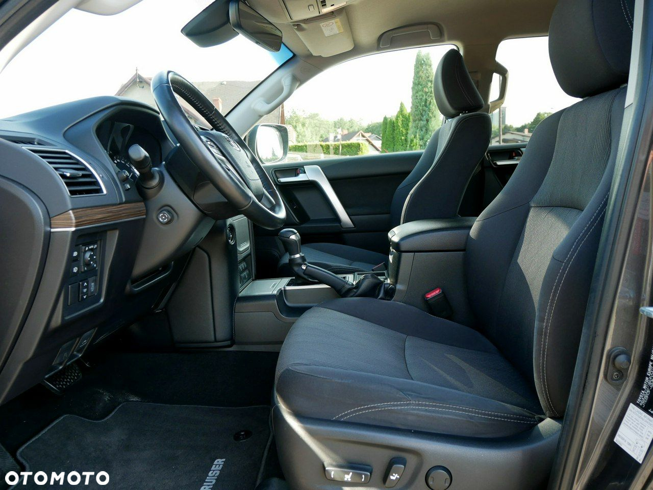 Toyota Land Cruiser - 7
