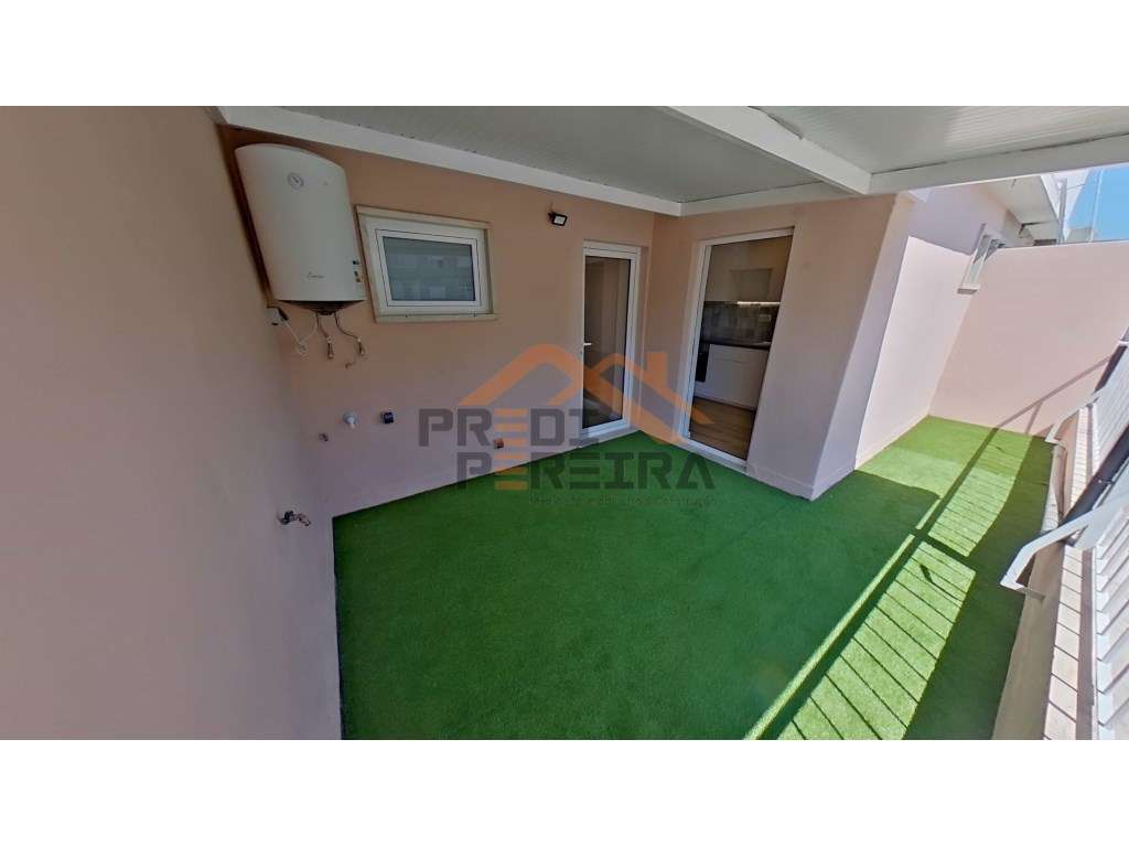 Situado no Pendão, Queluz, T2 remodelado, com varanda. - Grande imagem: 4/25