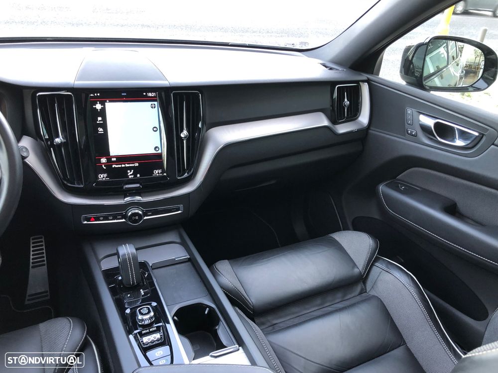 Volvo XC 60 2.0 T6 PHEV R-Design AWD - 29