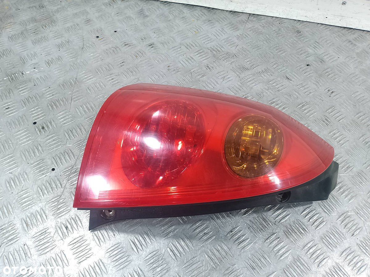 LAMPA TYLNA LEWA NISSAN PRIMERA P12 ( 03-07 ) KOMBI - 1