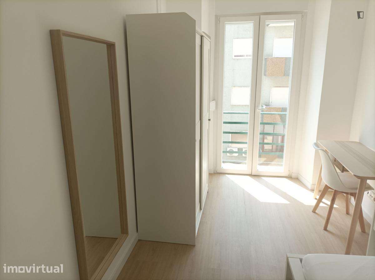 Quarto - localizado em Alameda Lisbon - Grande imagem: 3/19