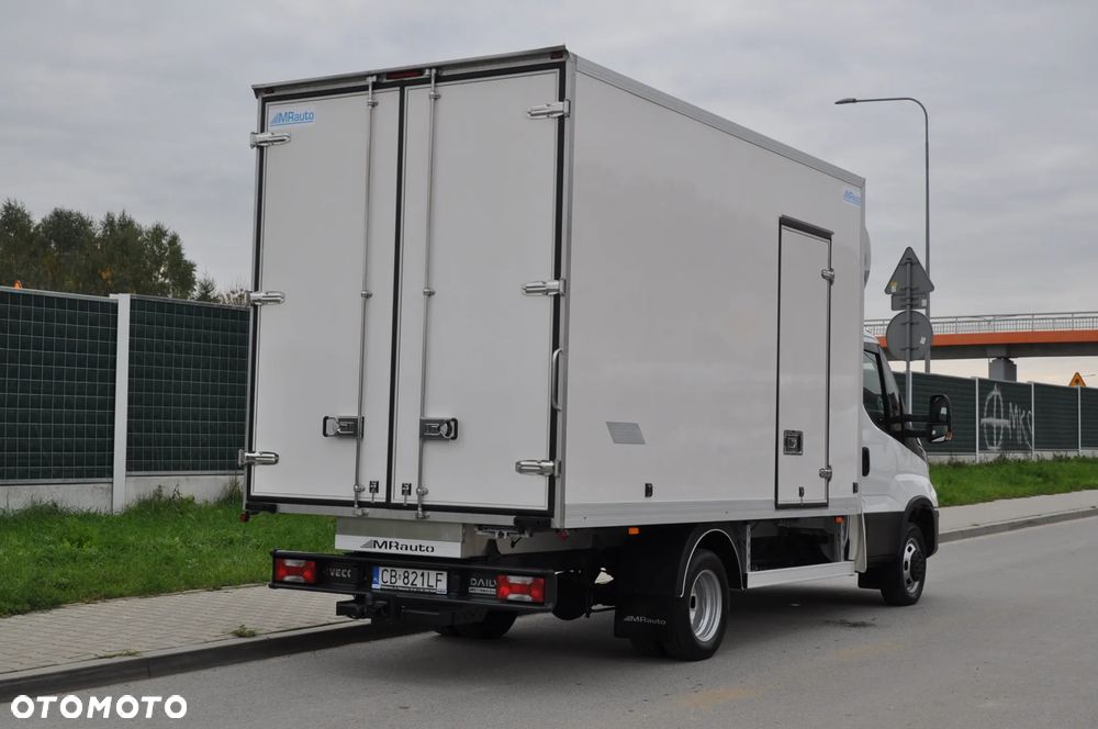 Iveco DAILY AUTOMAT CHŁODNIA MROŹNIA IZOTERMA CARRIER HI-MATIC NA BLIŹNIAKU KRAJOWE BEZWYPADKOWE ZASILANIE ZEWNETRZNE 230 V - 10