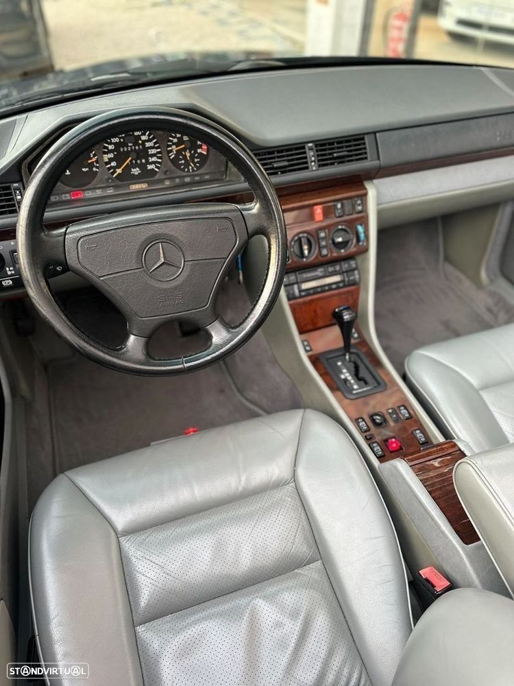 Mercedes-Benz 300 - 23