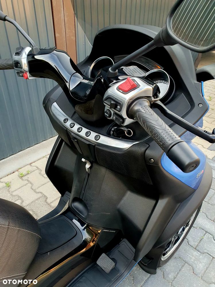Piaggio MP-3 - 7