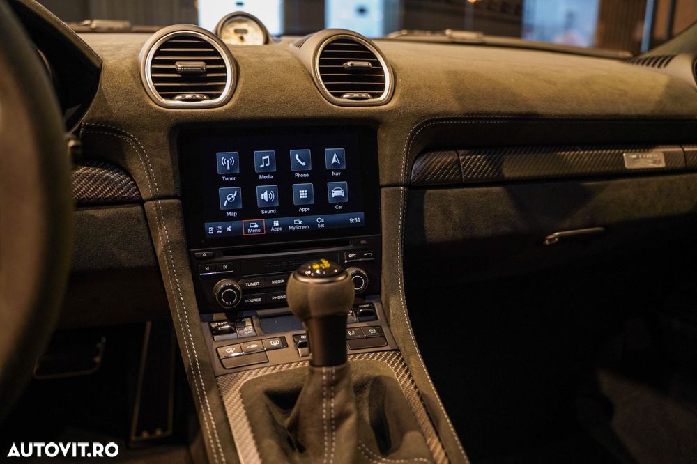 Porsche Cayman 718 GT4 RS - 11