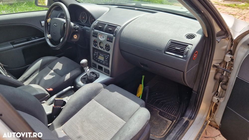 Ford Mondeo 2.0TDCi Ambiente - 10