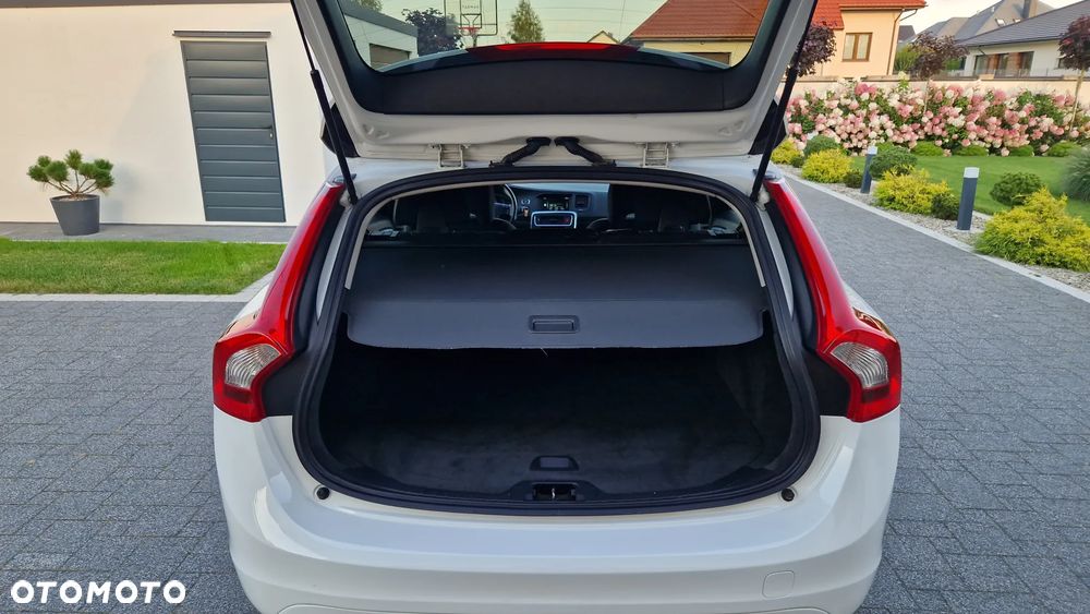 Volvo V60 D2 Momentum - 23