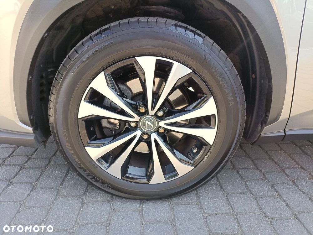 Lexus NX 300h F Impression AWD - 33