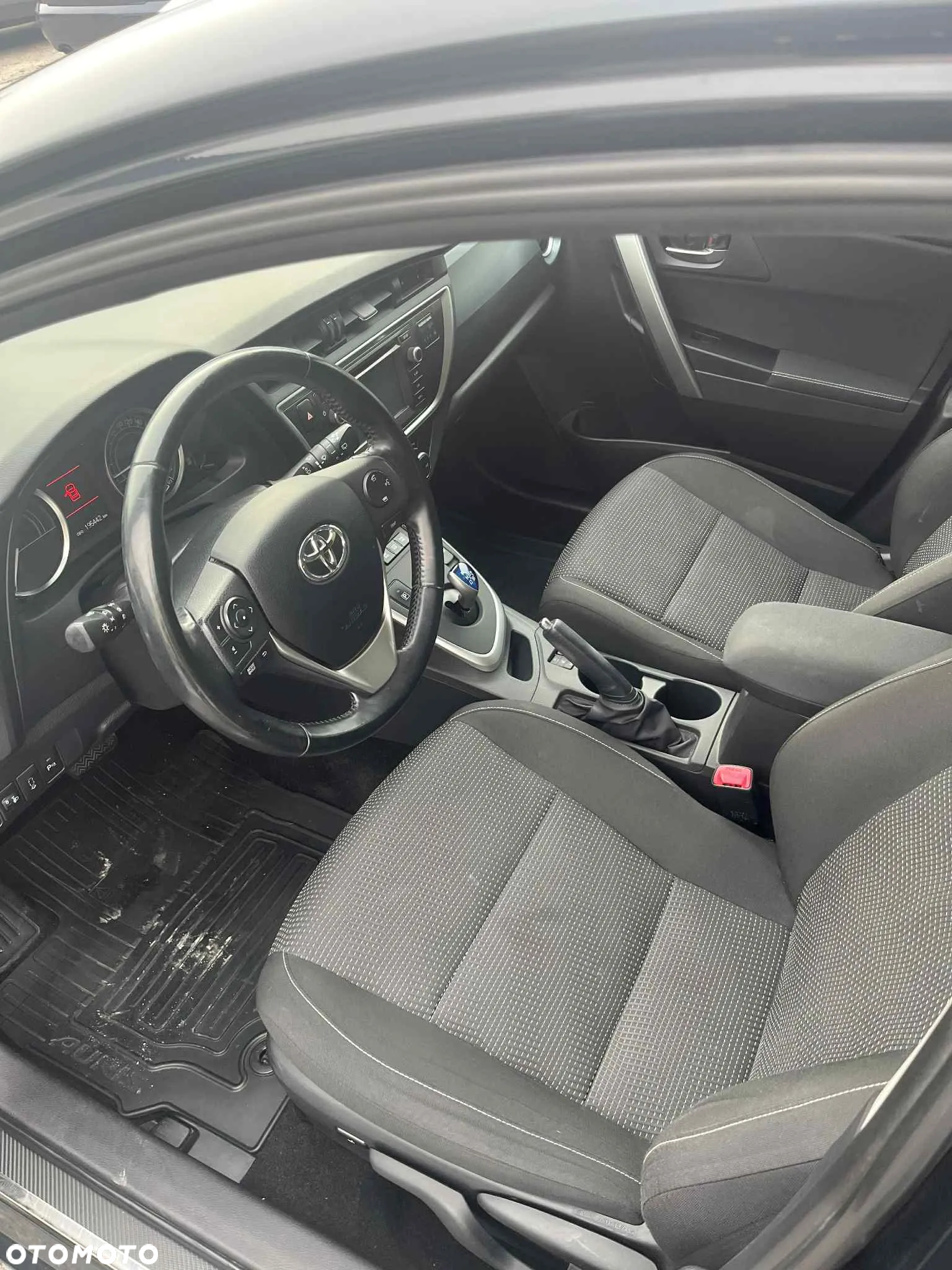 Toyota Auris - 12