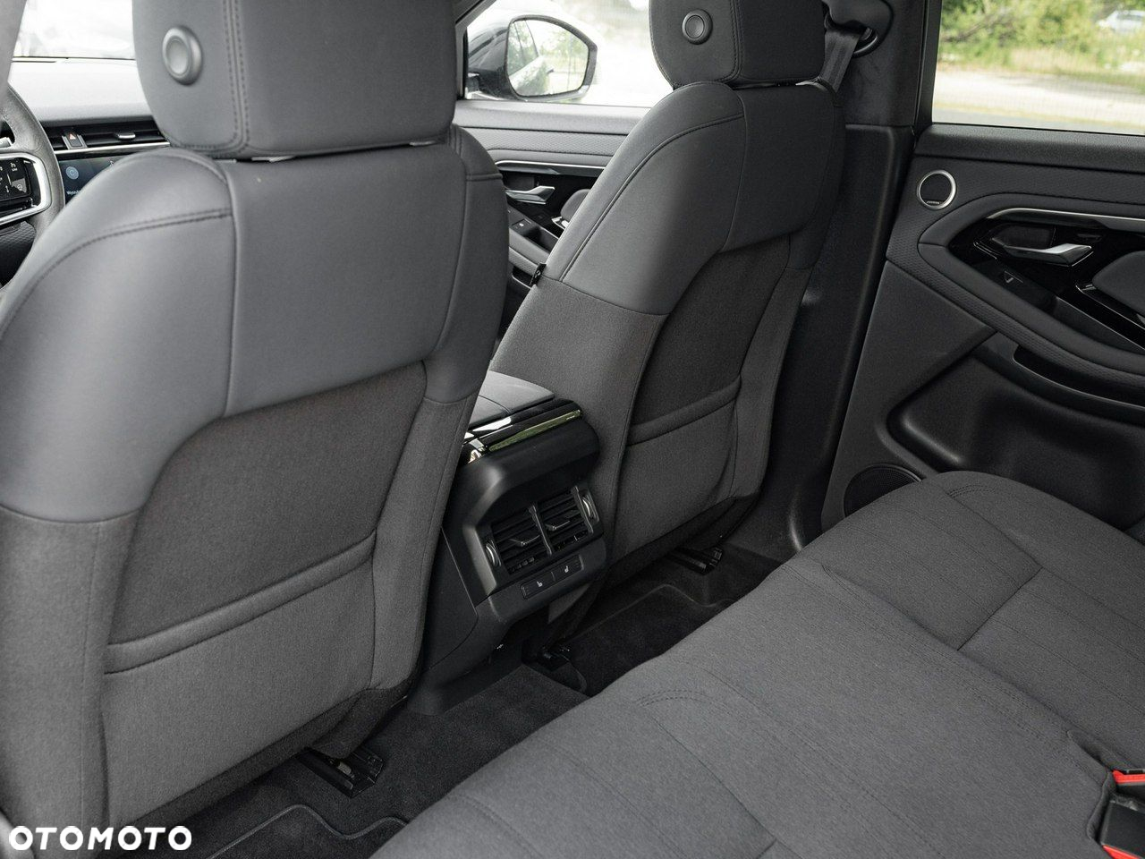 Land Rover Range Rover Evoque - 24