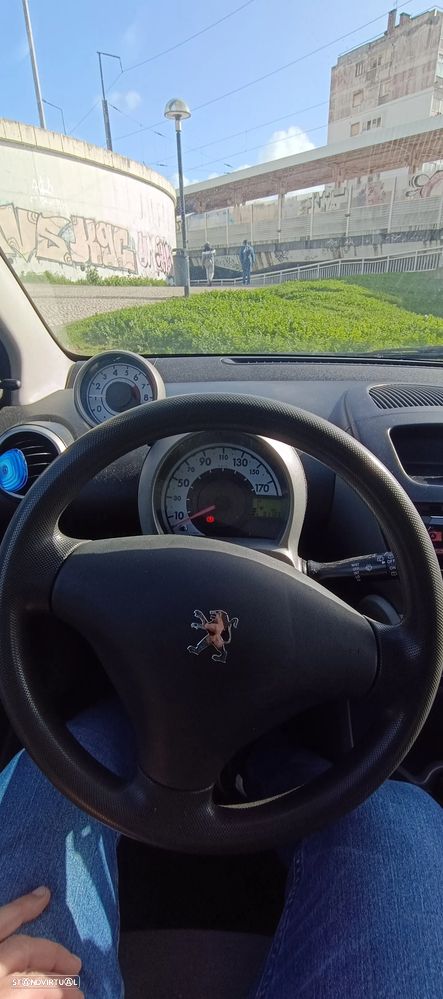 Peugeot 107 1.0 Trendy - 1