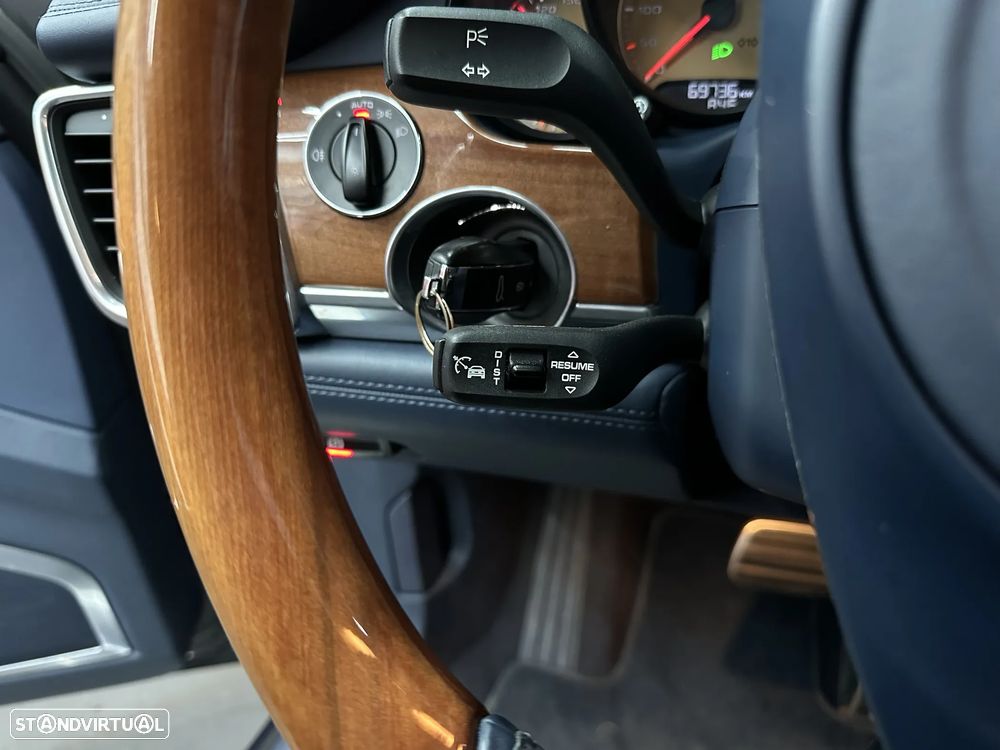 Porsche Panamera Turbo PDK - 41