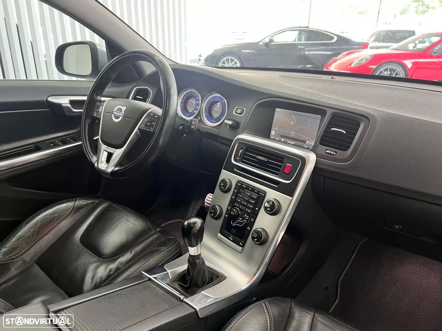 Volvo V60 2.0 D3 R-Design Start/Stop - 14