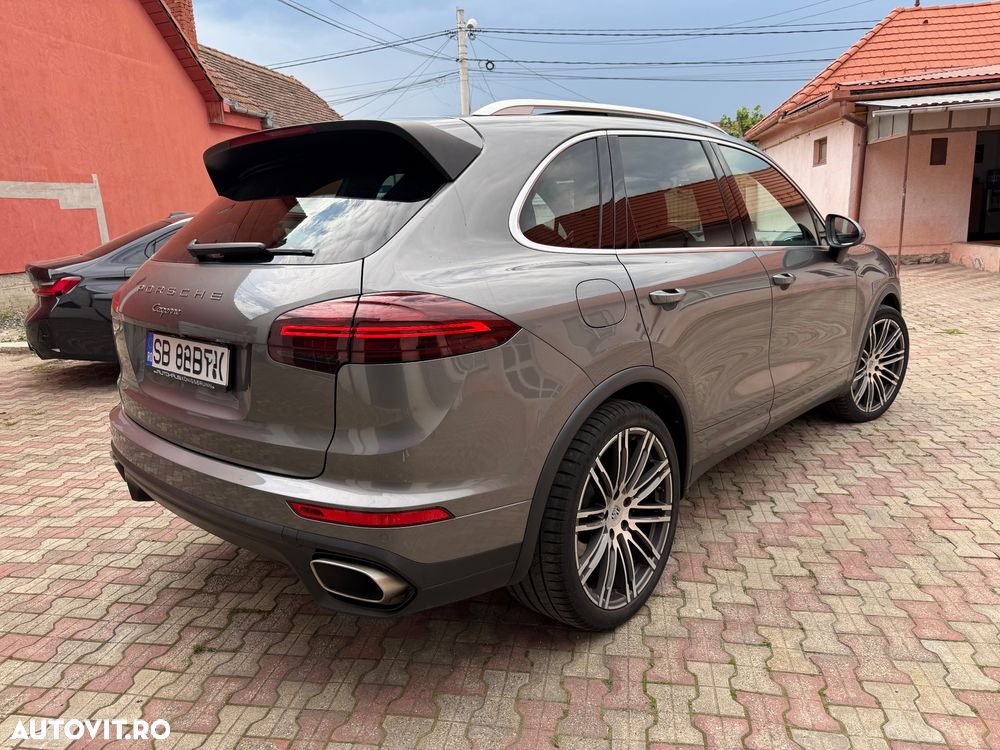 Porsche Cayenne Platinum Edition - 35