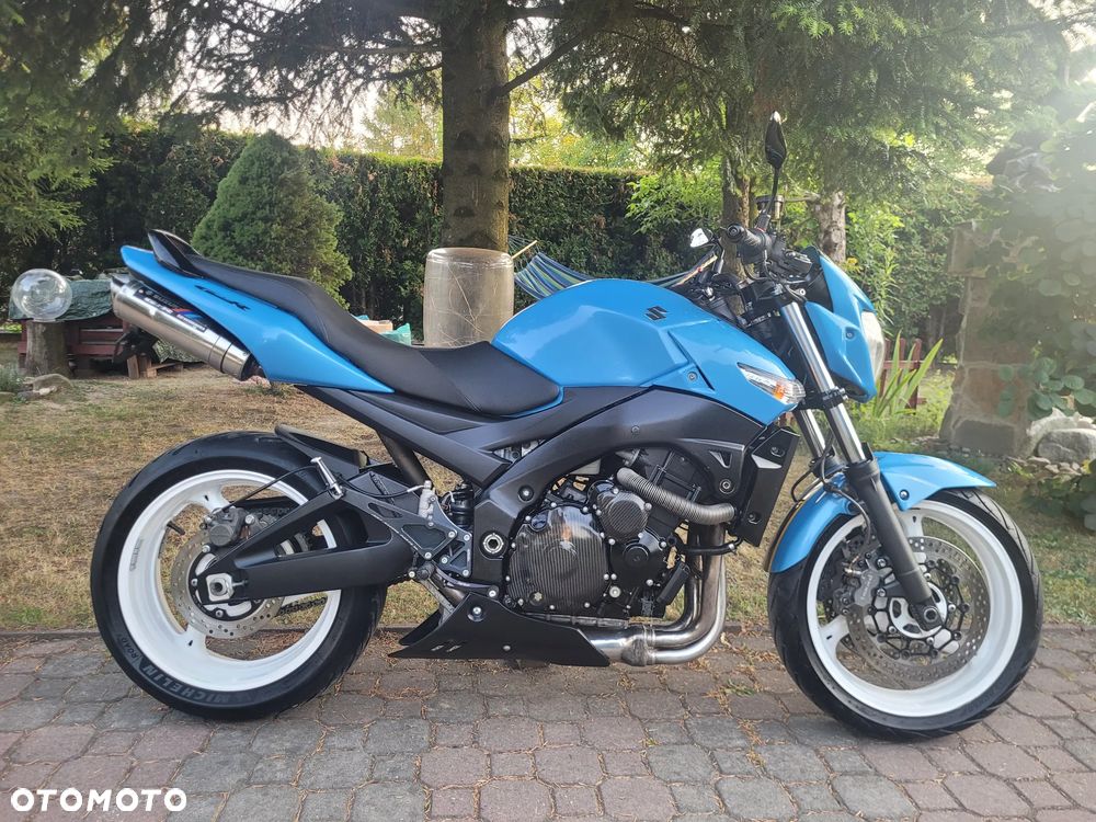 Suzuki GSR - 1