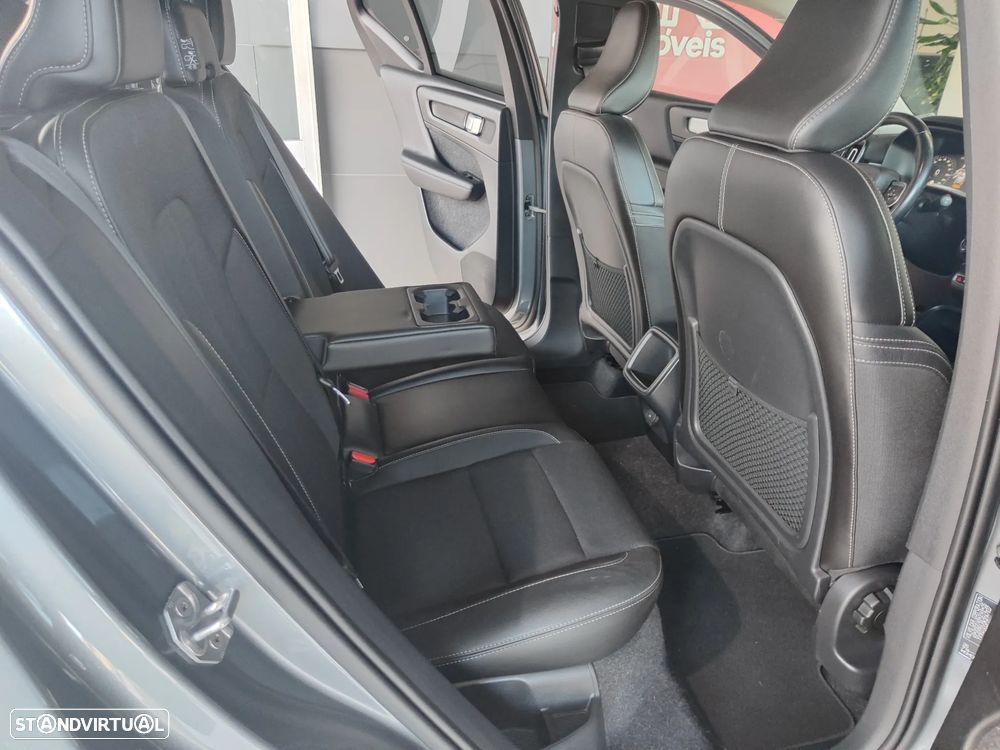 Volvo XC 40 2.0 D3 Momentum Geartronic - 15