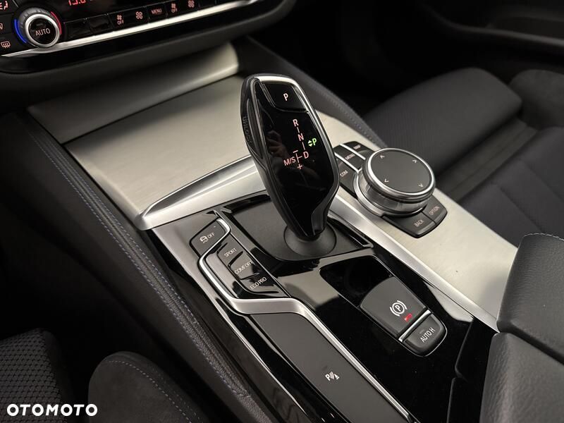 BMW Seria 5 530i GPF xDrive M Sport sport - 17