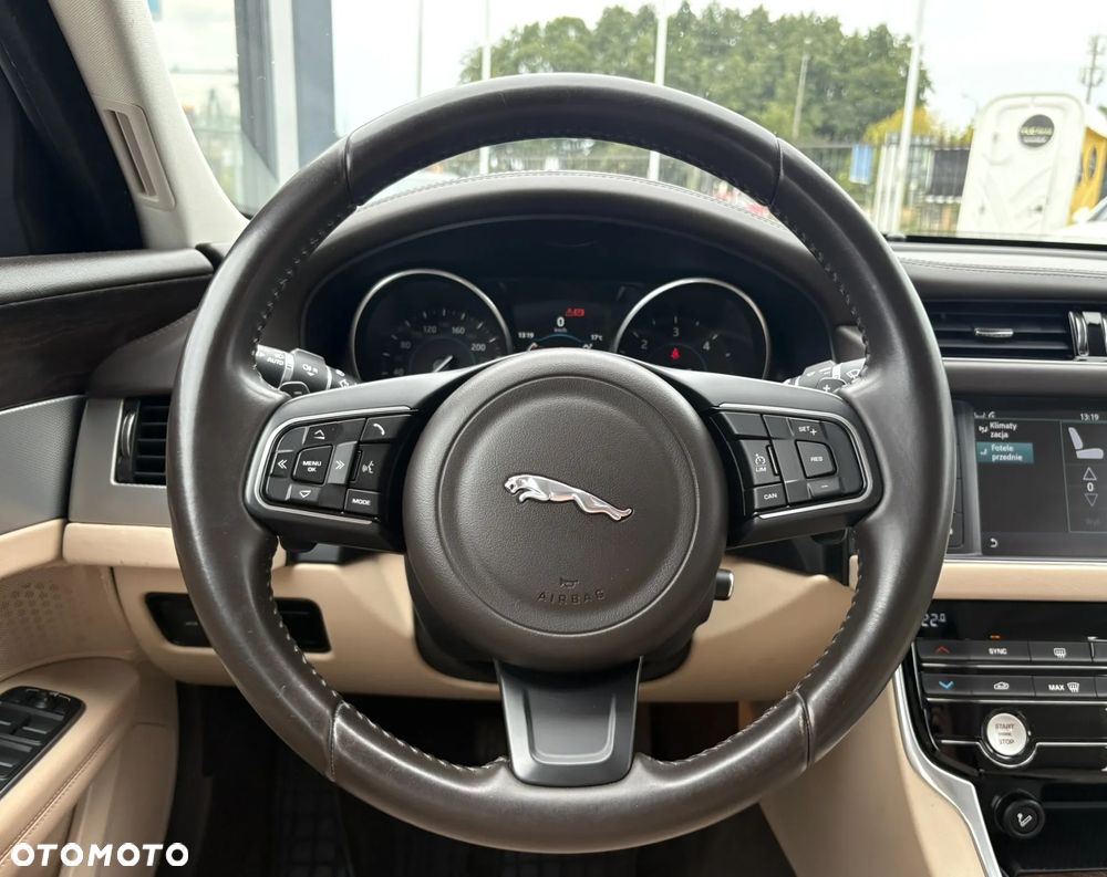 Jaguar XF 2.0 i4D Portfolio - 13
