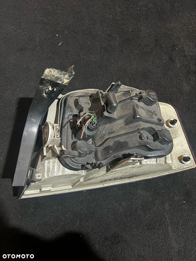 LAMPY TYLNE AUDI A4 B7 PRAWA  - 8E5945096 - 7