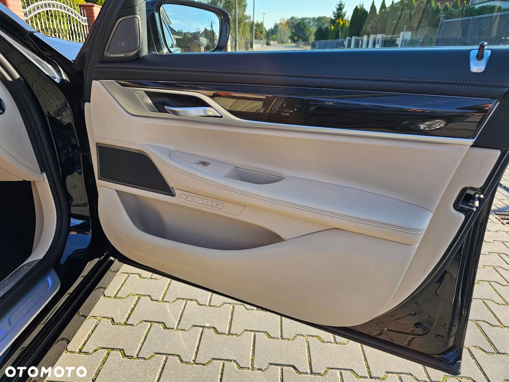 BMW Seria 7 730d mHEV - 10