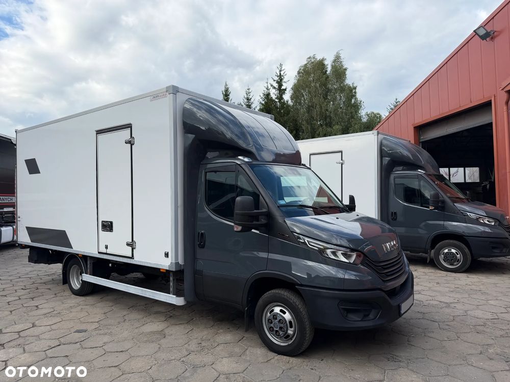 Iveco 50C18 KONTENER 5.0 M + WINDA DHOLLANDIA 1000 KG / BLIŹNIAK / 3 MIEJSCA / PRAWO JAZDY KATEGORIA "B" / 35C18 / DOSTĘPNE 2 SZTUKI / POLSKI SALON !! - 4