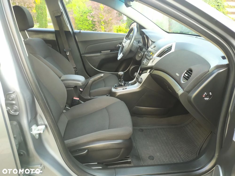 Chevrolet Cruze - 32