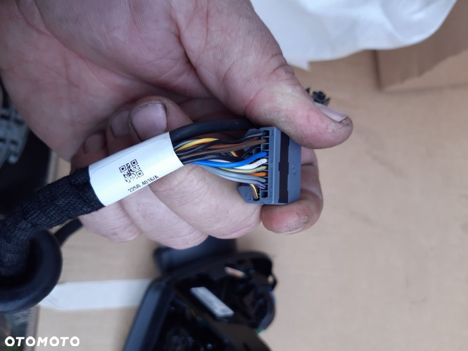 Lusterko prawe Volvo C40 XC-40 31477685 8+7 15 PIN lusterko zewnętrzne prawe Volvo C40 XC-40 kamera 360° BLIS automatyczne przyciemnianie funkcja pamięci 31 - 6