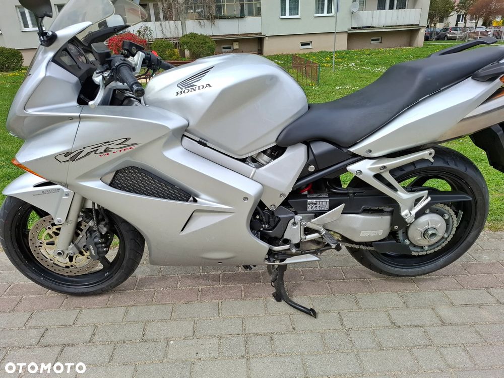 Honda VFR - 8