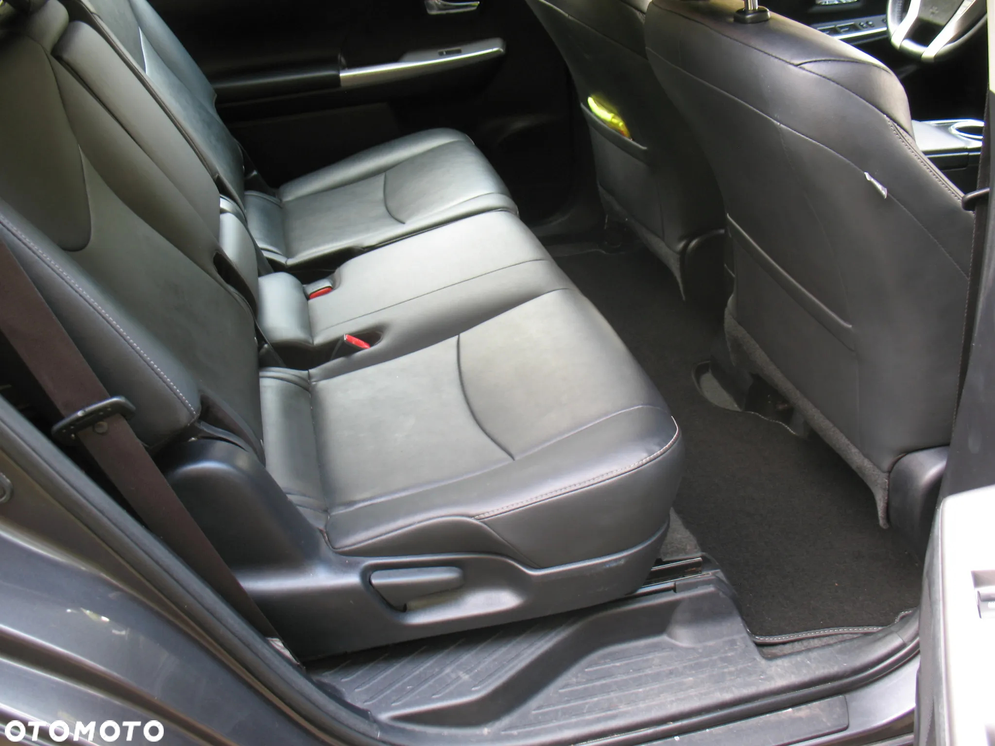 Toyota Prius+ (Hybrid) - 18