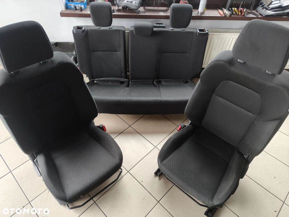 SUZUKI Swift Mk8 KOMPLET Foteli Europa - 1