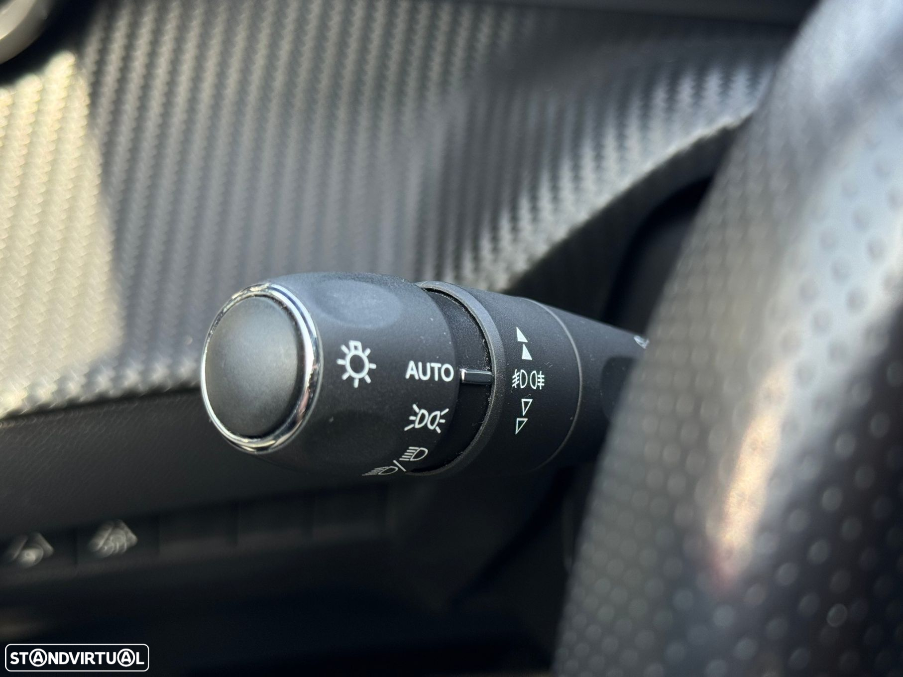 Peugeot e-2008 50 kWh GT - 32