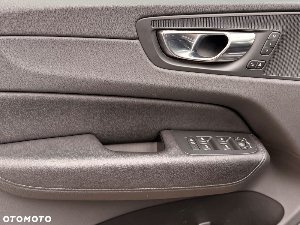 Volvo XC 60 D4 SCR Momentum - 20