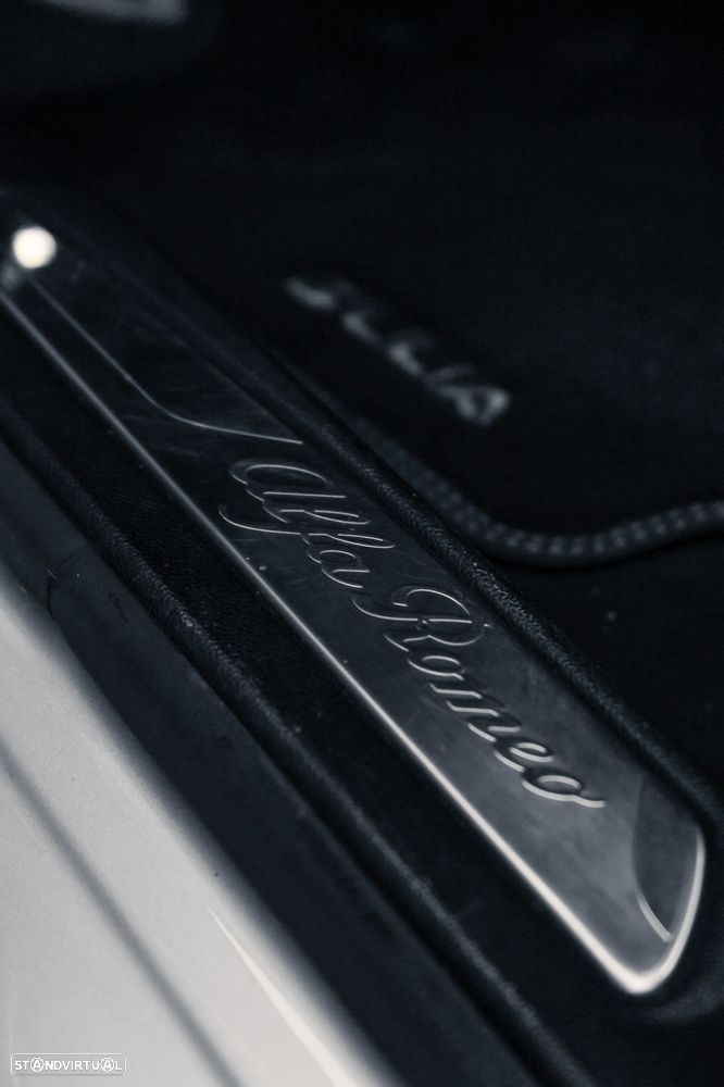 Alfa Romeo Giulia 2.0 T Veloce Ti Q4 AT8 - 10