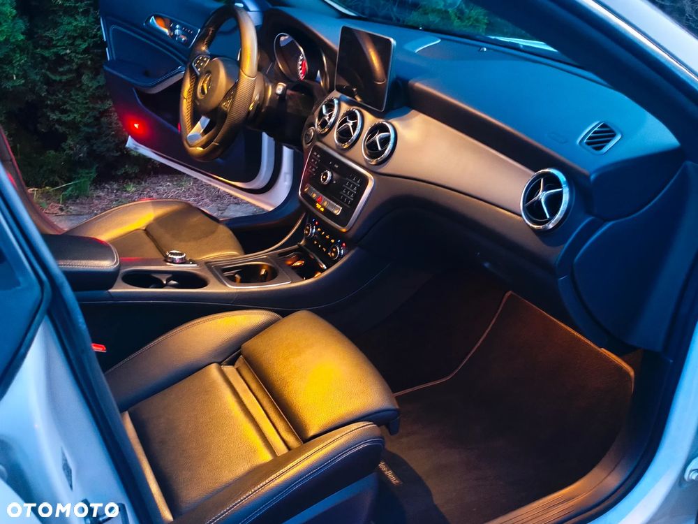Mercedes-Benz CLA 250 4Matic 7G-DCT - 26
