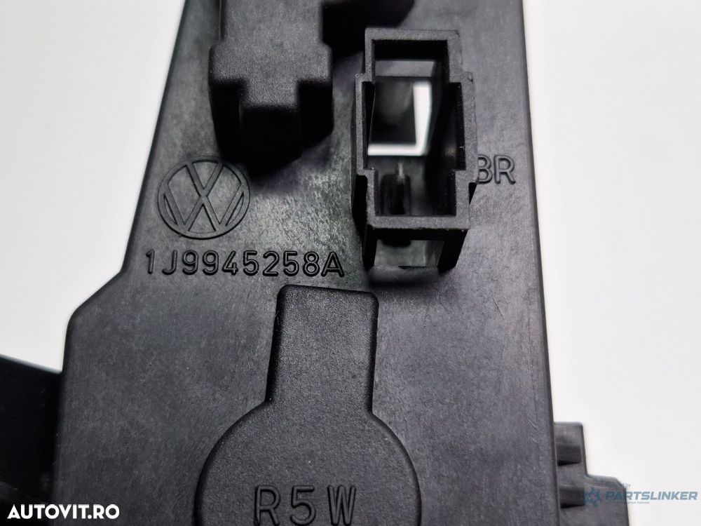 Soclu stop dreapta VOLKSWAGEN GOLF IV Variant 1J5 1999 - 20061.9 TDI AGR, ALH 1J9945258A - 1