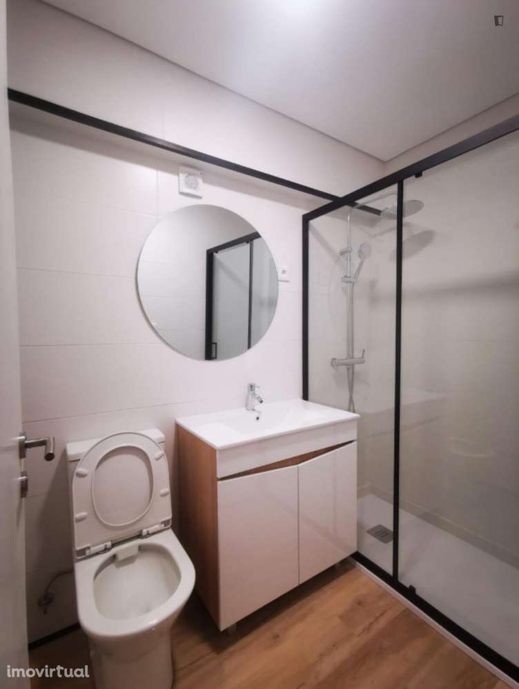 Quarto - localizado em Paranhos Porto - Grande imagem: 5/12