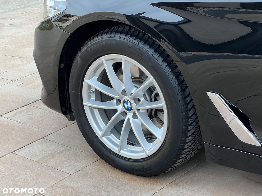 BMW Seria 5 520d xDrive Luxury Line sport - 12