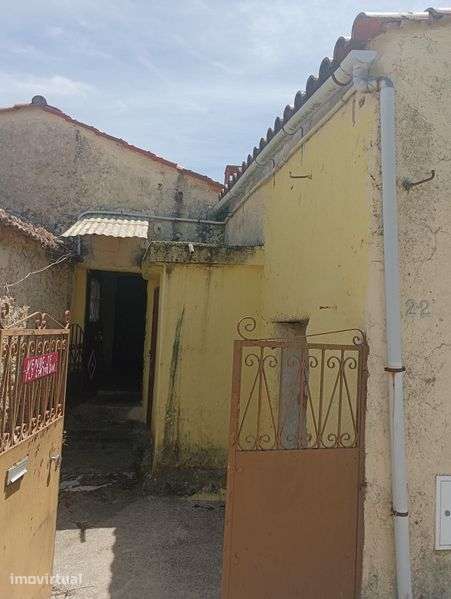 Casa rústica com arrumos - Grande imagem: 2/12
