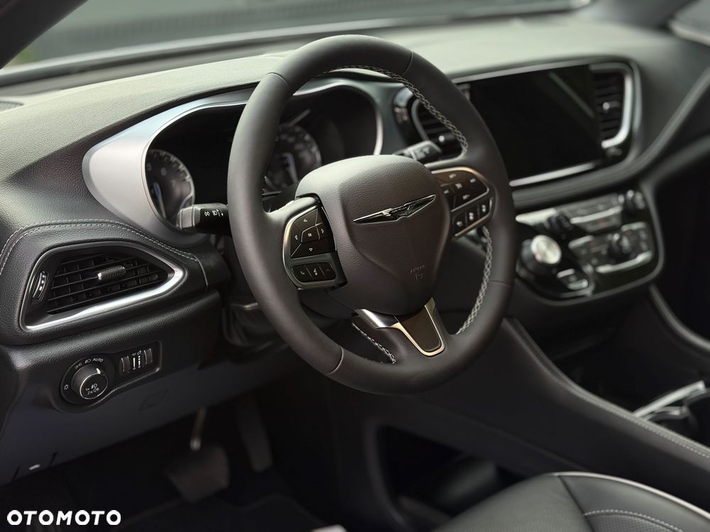 Chrysler Pacifica - 15