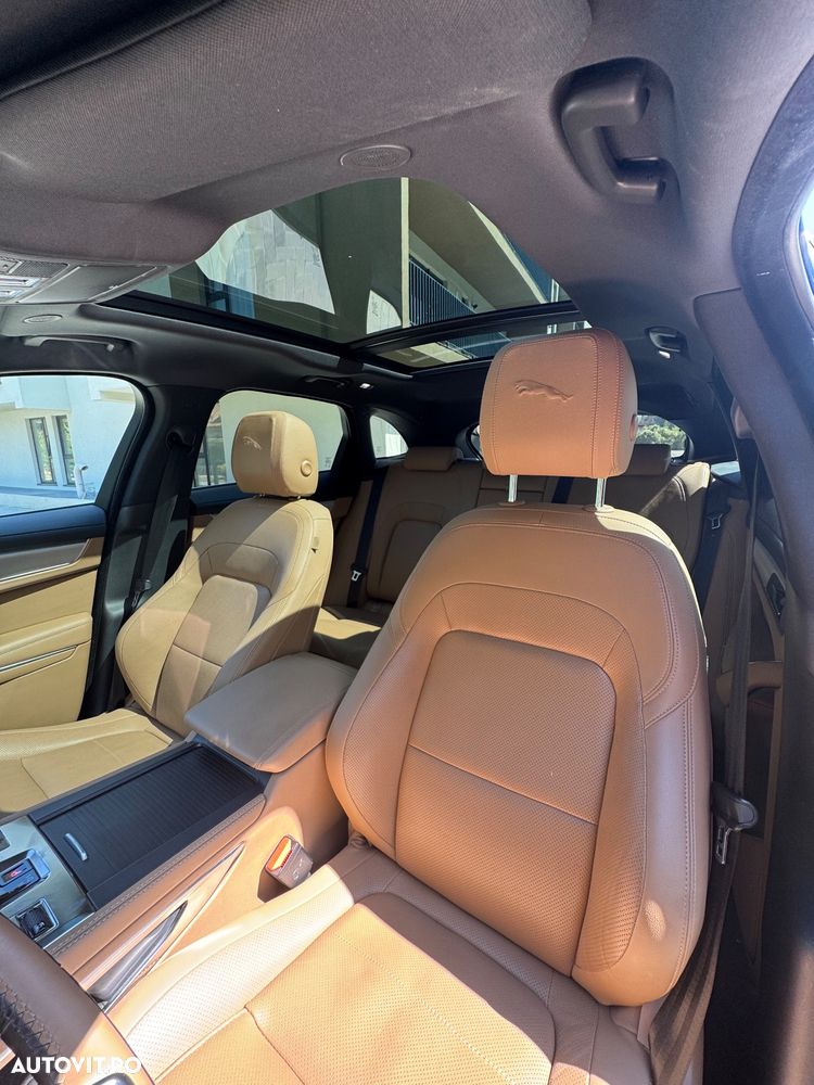 Jaguar F-Pace - 11